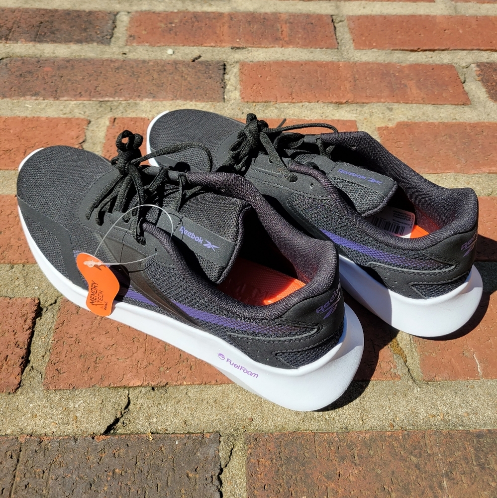 Women's 8.5 Reebok Athletic Shoes
